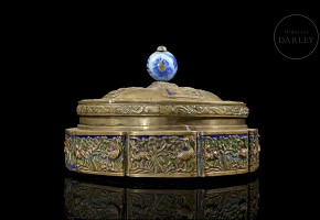 Bronze and enamel ‘Heron and Deer’ box, Qing dynasty