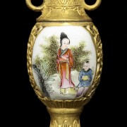 An enameled porcelain snuff bottle, with Qianlong mark