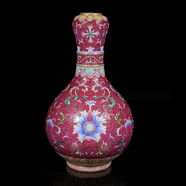 Porcelain vase “famille rose”, Qing dynasty, with Qianlong seal