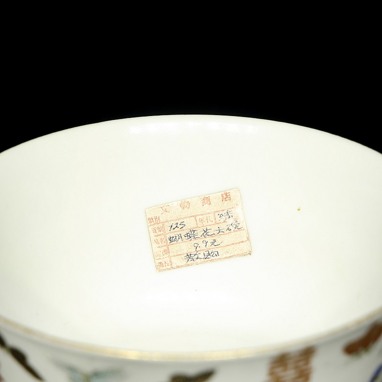 Enamelled porcelain ‘Butterflies’ bowl, Qing dynasty