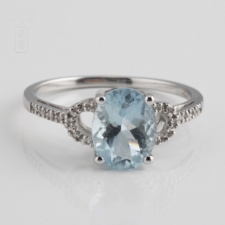 Anillo Aguamarina 1,60cts con diamantes en oro blanco