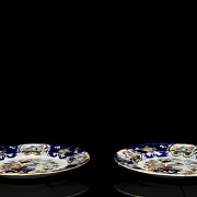 Mason's England Pottery, pair of hand-painted “Chinoiserie” plates, 19th century