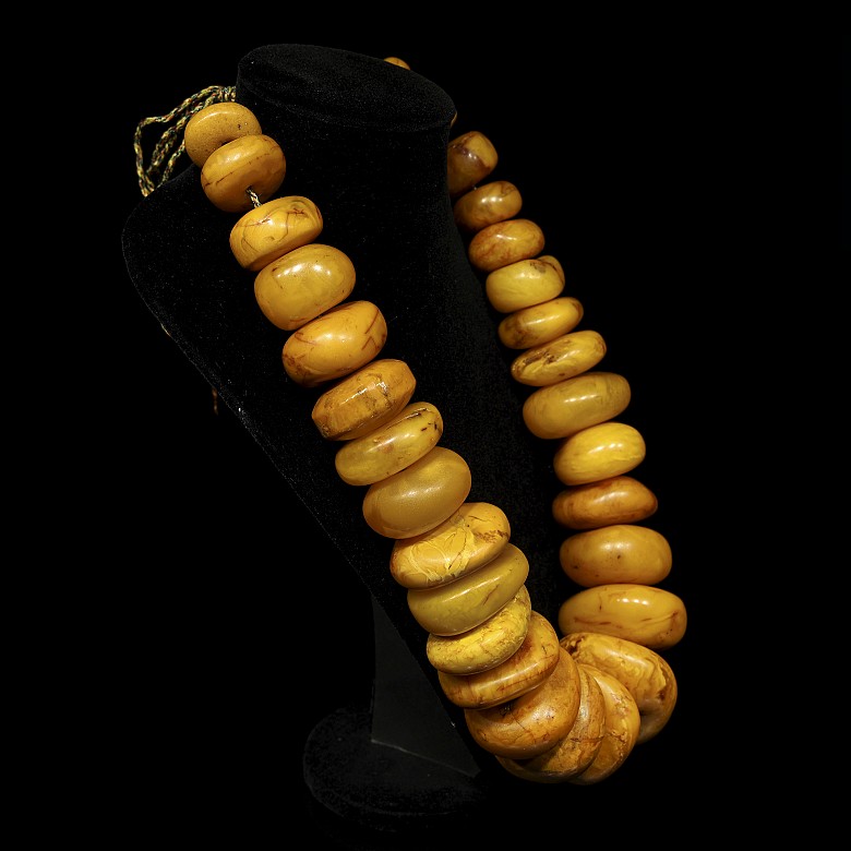 Amber bead necklace, Tibet, Qing dynasty