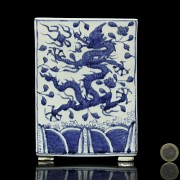 Macetero, azul y blanco, con dragones, estilo Ming