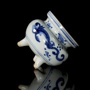 Blue-and-white ceramic censer ‘Dragon’ Qing dynasty