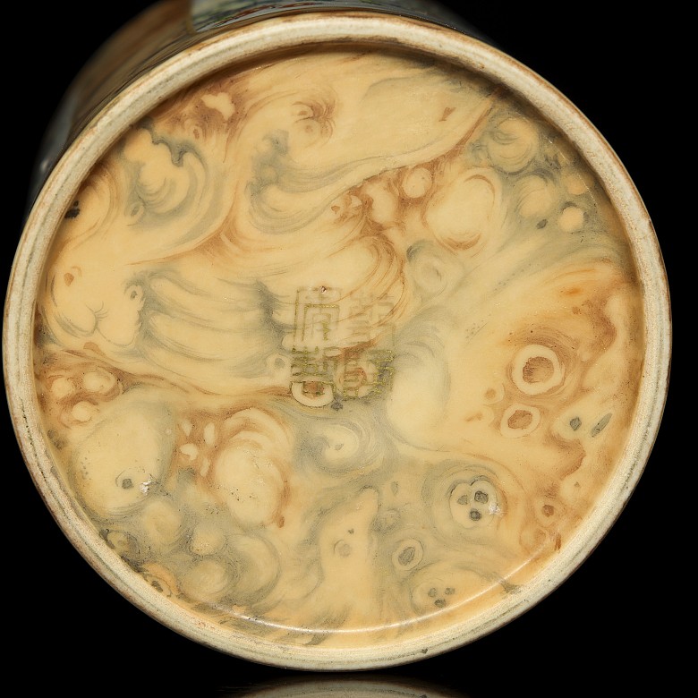 Porcelain Brush Pot ‘Flowers’, with Qianlong Seal