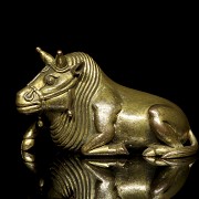 Figura de bronce dorado 