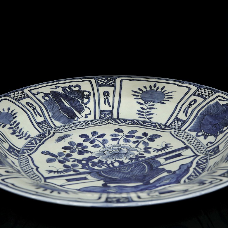 Plato de porcelana azul y blanco, S.XX