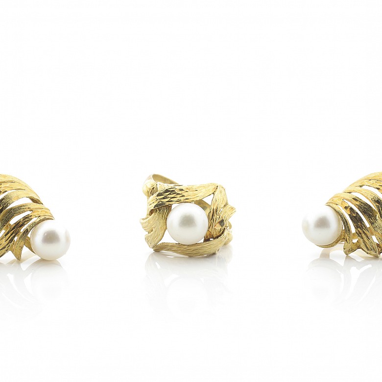 Ring and earrings set, 18k yellow gold and pearls