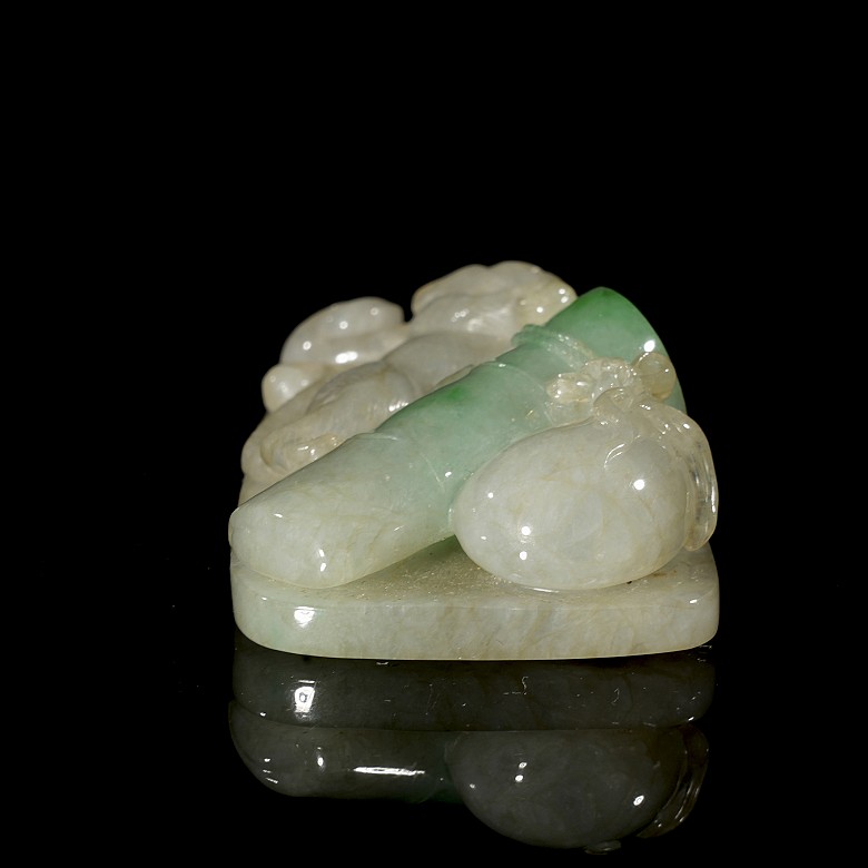 Carved jadeite pendant ‘Monkey’, Qing dynasty