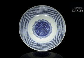 Plato de porcelana azul y blanco, dinastía Qing