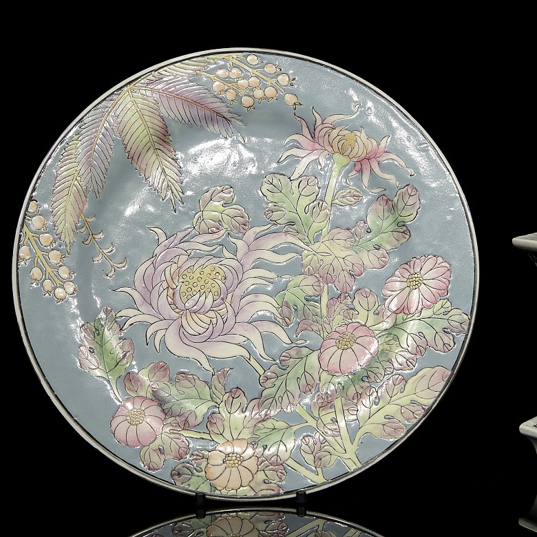 Four enamelled porcelain objects, 20th century