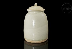 Recipiente con tapa de ceramica vidriada, dinastía Tang