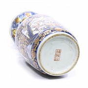 Chinese porcelain vase on a pedestal, 20th century