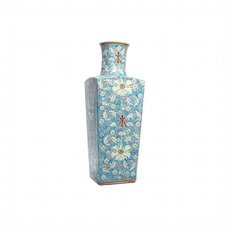 Porcelain enameled chinese vase 