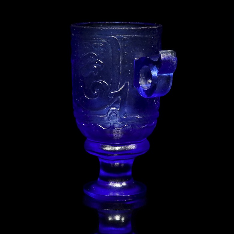 Blue glass cup, Han Dynasty (206 b.C - 220 a.C)