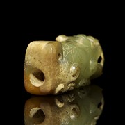 Mythical carved jade beast, Eastern Zhou Dynasty