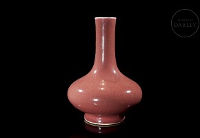 Red enamelled porcelain vase, Qing dynasty