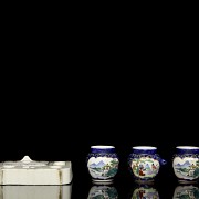 Lot of enamelled porcelain objects, 20th century