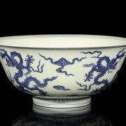 Cuenco de porcelana con dragones, dinastía Qing