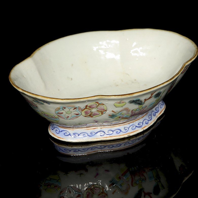 Recipiente de porcelana familia rosa, dinastía Qing tardía