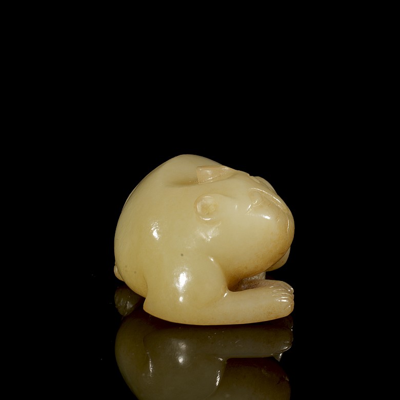 Carved jade animal, Qing dynasty