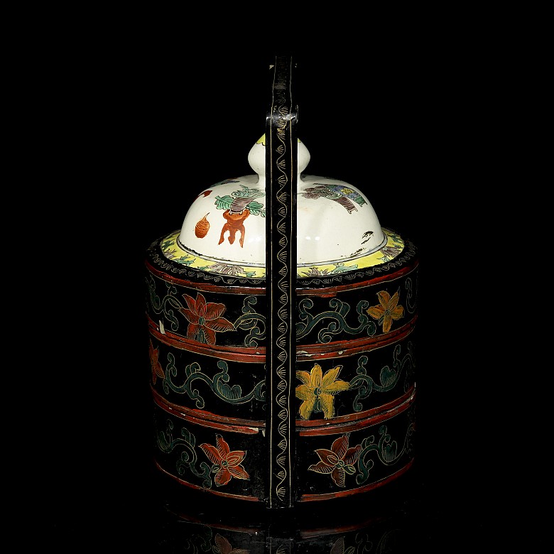 Wooden and porcelain box, Qing dynasty