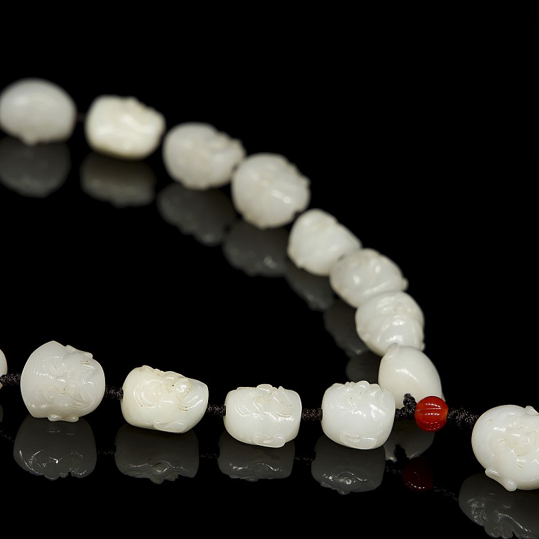 Necklace with white jade beads, Ming dynasty