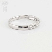 18k white gold ring with diamonds