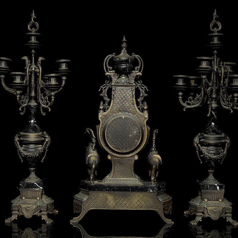 Bronze and marble clock with garnish, 20th century - 13