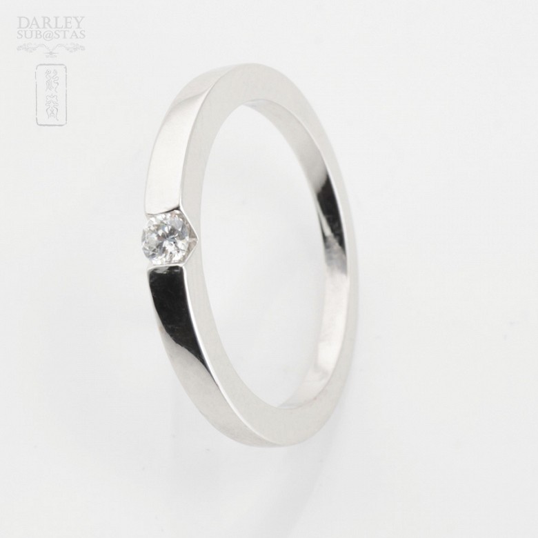 Solitario diamante 0.12cts en oro blanco 18k