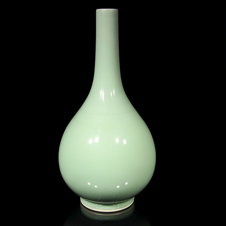 Green glazed porcelain vase, 20th century