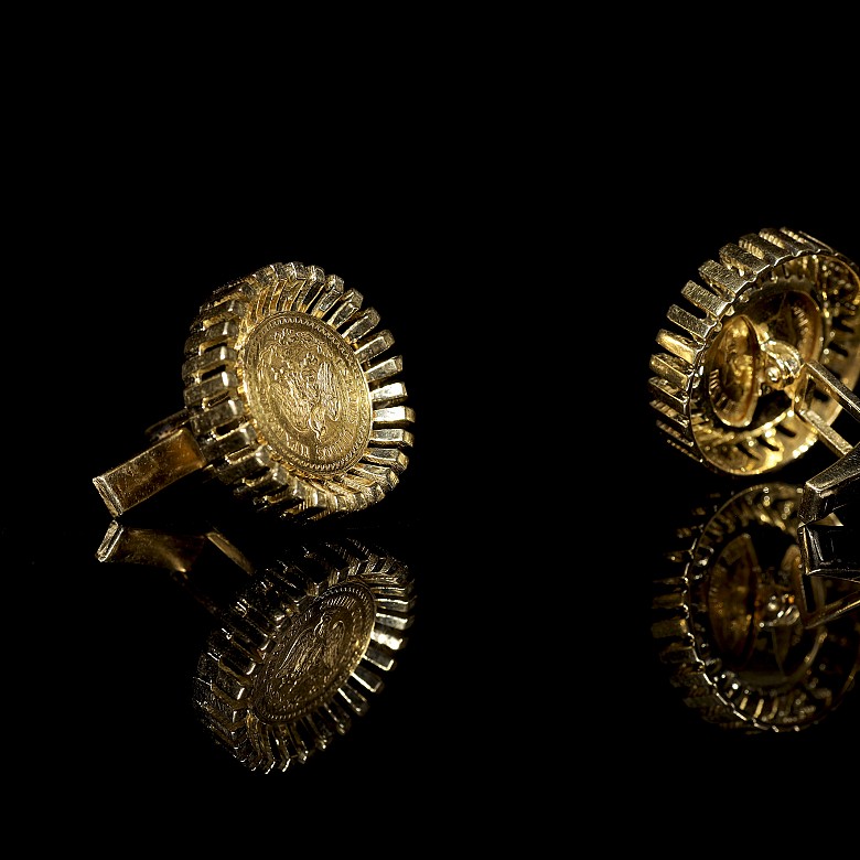 Cufflinks in yellow gold and Mexican coins