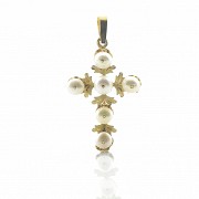 Cruz de oro amarillo 18 k y perlas