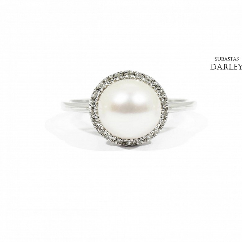 18k white gold set with pearls and diamonds