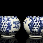 Pair of porcelain vessels “Palace scenes”, 20th century