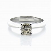 18k white gold and diamond ring with diamond