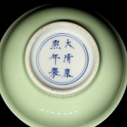 Pequeño cuenco de porcelana vidriada, con sello Kangxi - 5