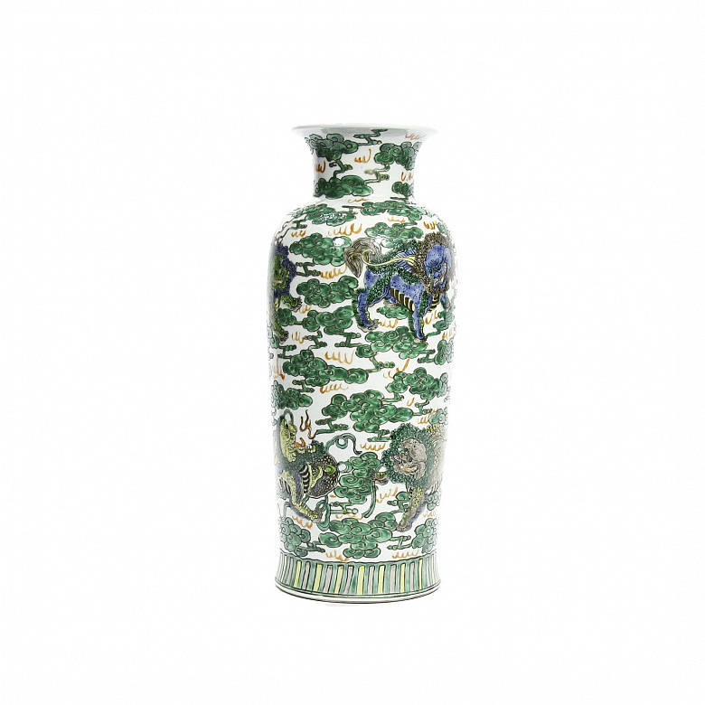 Chinese porcelain vase 