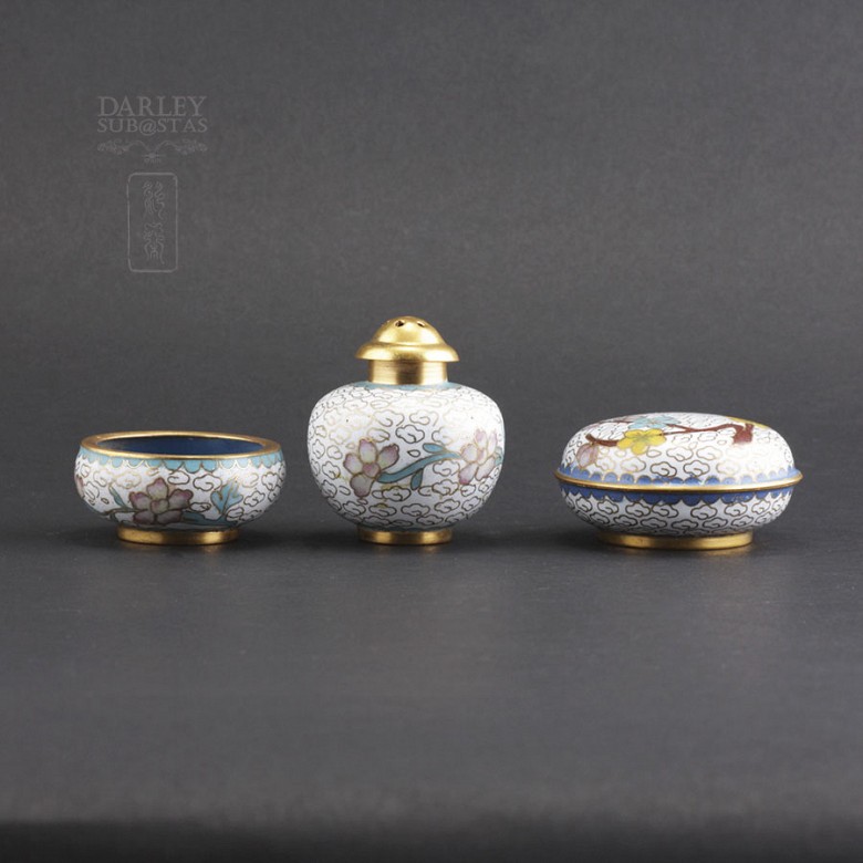 Tres bonitas piezas de cloisonne