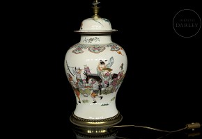 Porcelain tibor with lamp, Qing dynasty