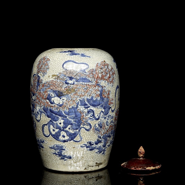 Glazed ceramic ‘Beasts’ vase, Qing dynasty