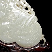 Panel de jade blanco con pedestal, dinastía Qing