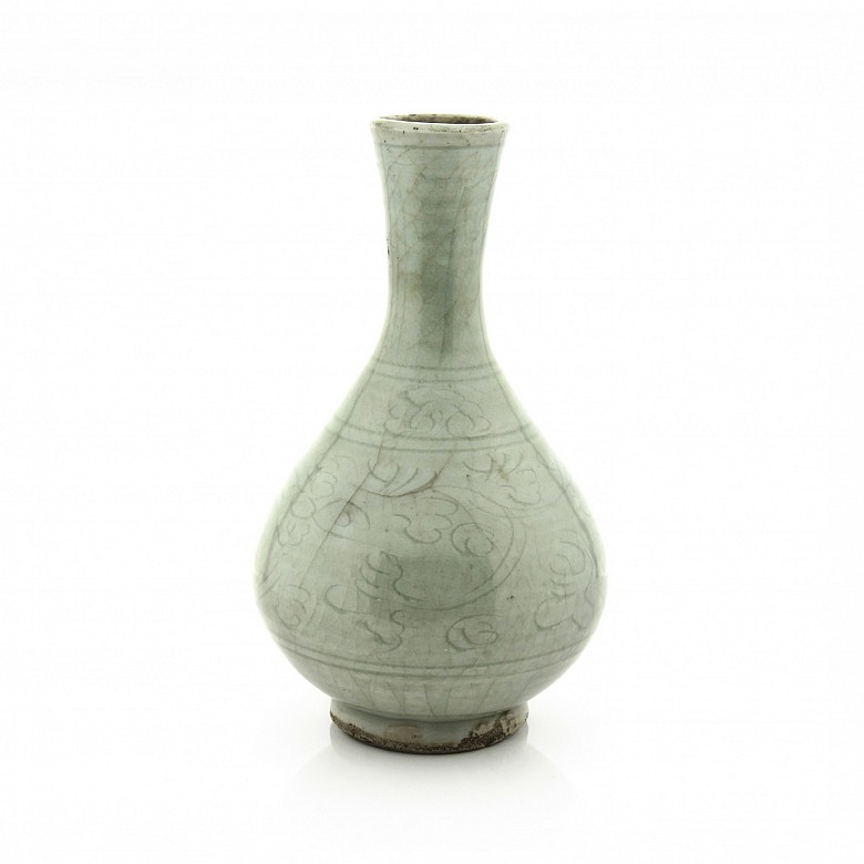 Glazed ceramic vase, Yuan style.