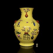 Porcelain vase ‘Famille Jaune Rouleau’, with Qianlong Seal