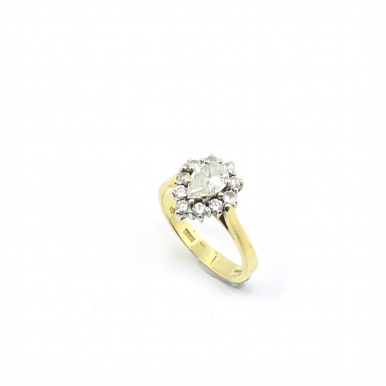 Ring in 18k yellow gold, classic rosette model with diamonds.