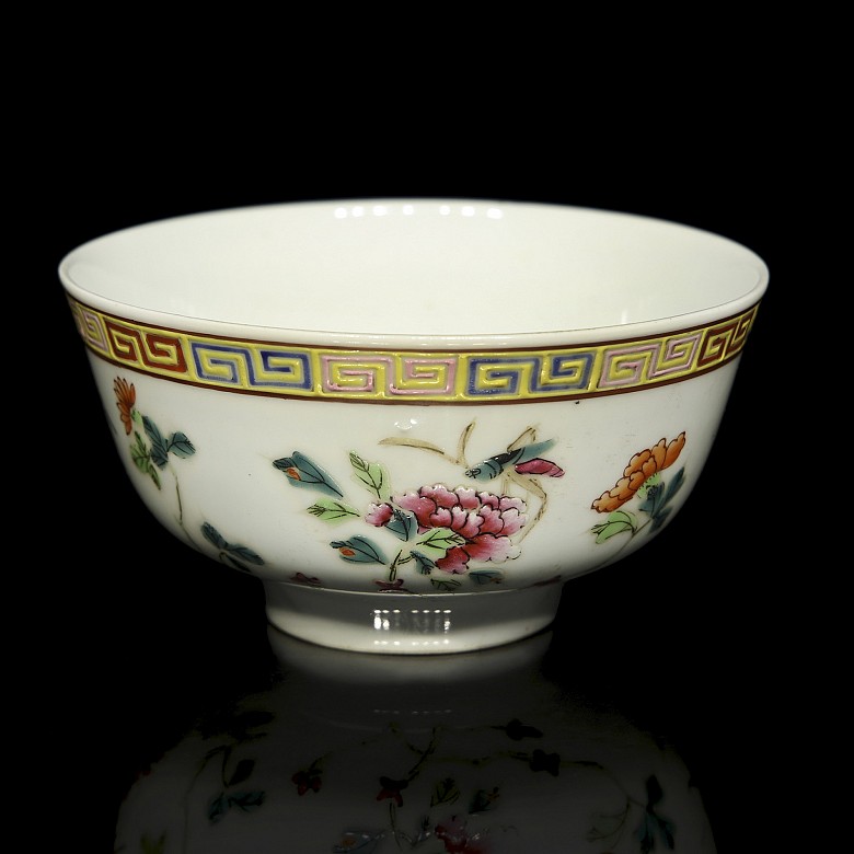 Enamelled porcelain ‘Garden’ bowl, with Qing seal