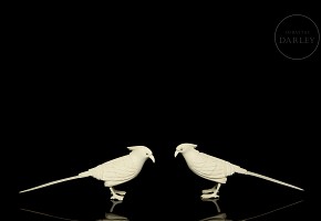 Pair of carved ivory birds, early 20th century.