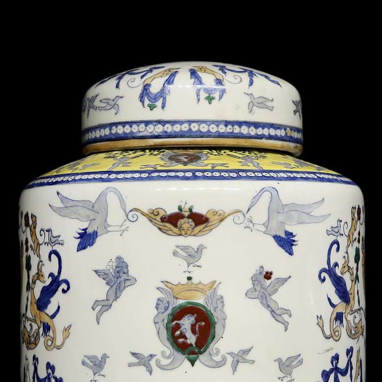 Pair of enamelled porcelain vessels, 20th century - 7