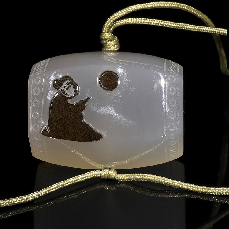 Drum-shaped onyx pendant, Qing dynasty, Qianlong